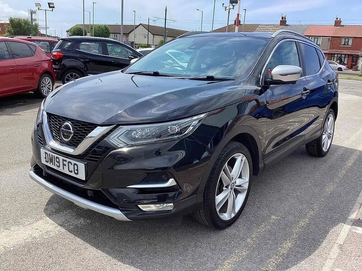 2019-nissan-qashqai-13-dig-t-n-motion-140ps-big-2