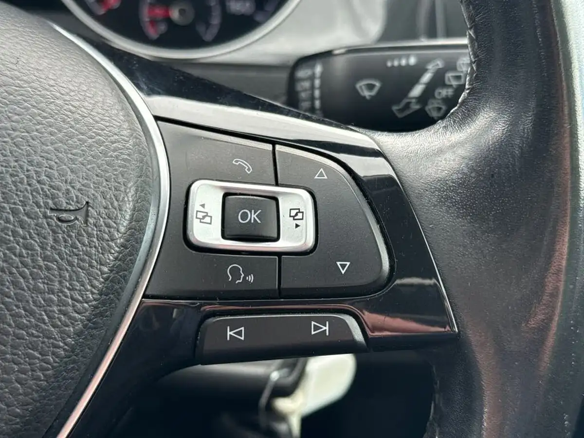 2018-volkswagen-golf-10-tsi-se-110ps-ss-hatchback-5d-big-22