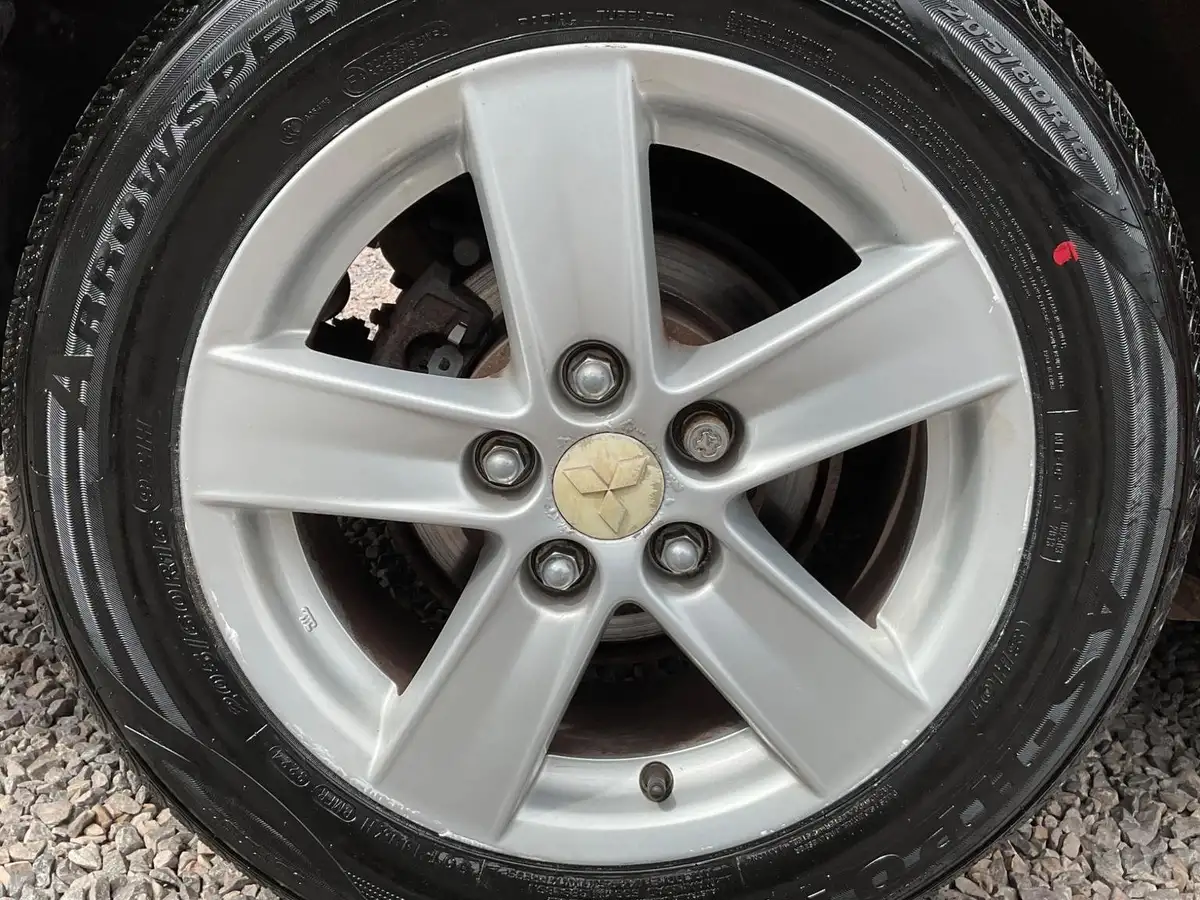 2011-mitsubishi-lancer-20td-juro-big-8