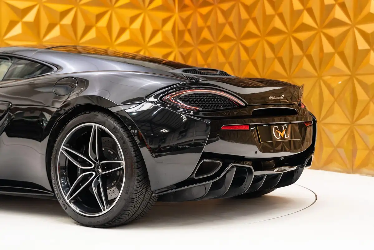 2018-mclaren-570gt-38-big-24