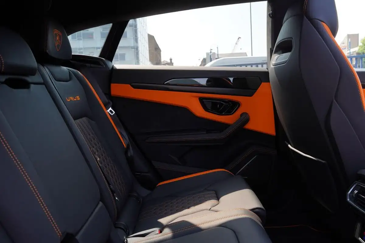 2024-lamborghini-urus-40-no-trim-big-32