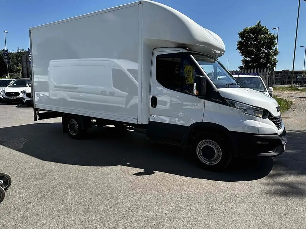 2021-iveco-daily-s-class-23td-35s14h-3000-big-3