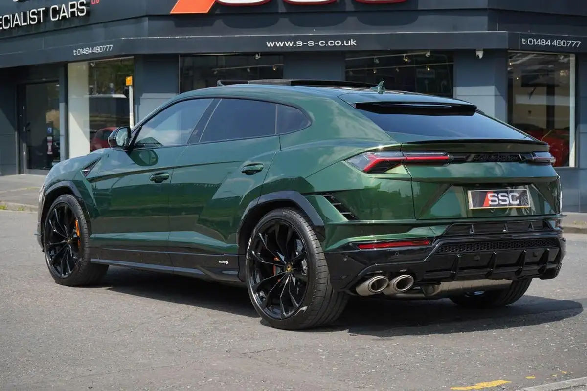 2024-lamborghini-urus-40-no-trim-big-8