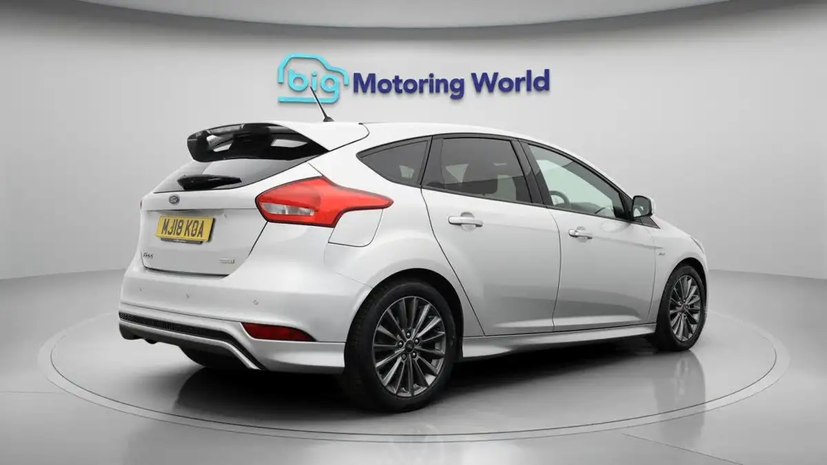 2018-ford-focus-10t-st-line-140ps-hatchback-big-7