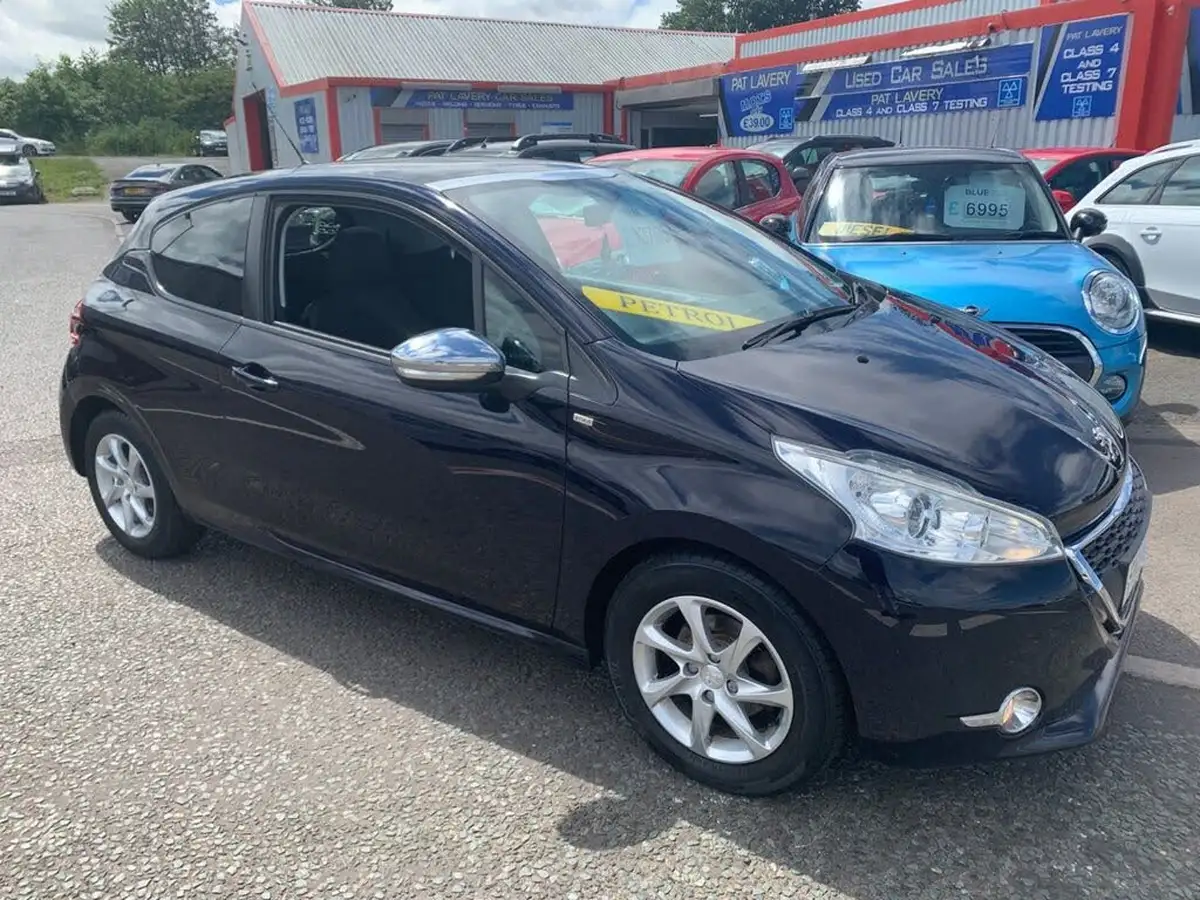 2015-peugeot-208-12-style-puretech-3d-big-0