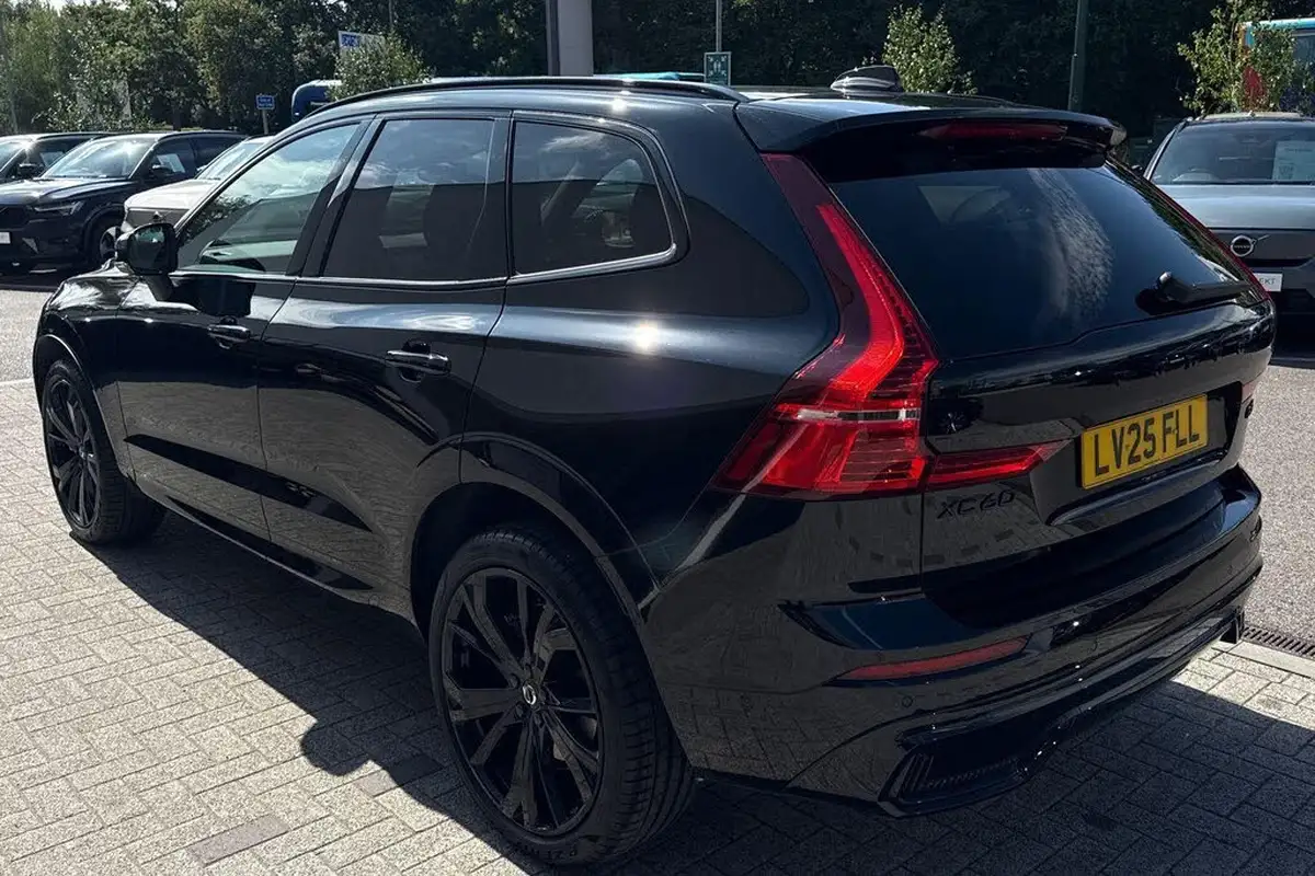 2025-volvo-xc60-20-b5-plus-black-edition-big-8