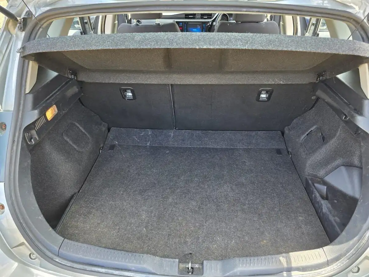 2016-toyota-auris-18-vvt-i-hsd-icon-hatchback-big-42