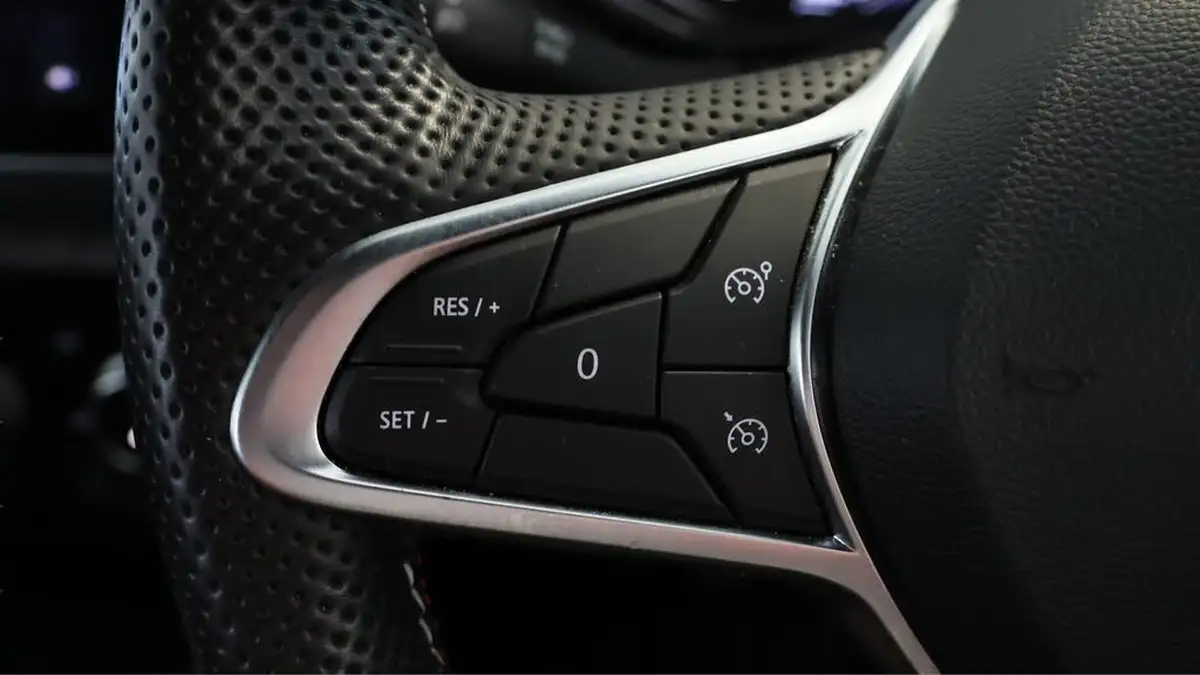 2021-renault-clio-10-tce-rs-line-100bhp-big-22