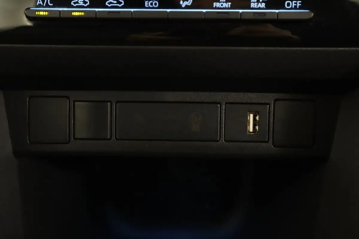 2022-toyota-yaris-15-vvt-i-design-panoramic-roof-big-22