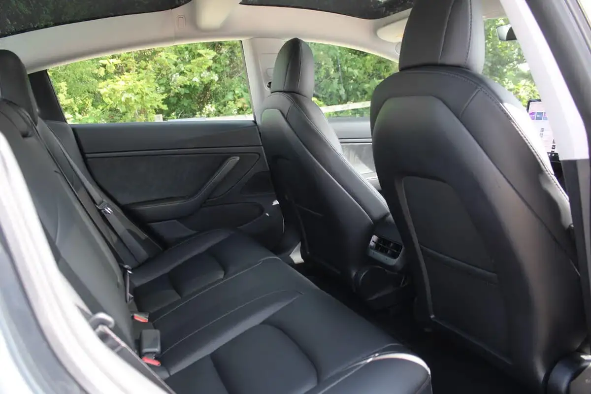 2020-tesla-model-3-e-long-range-big-11