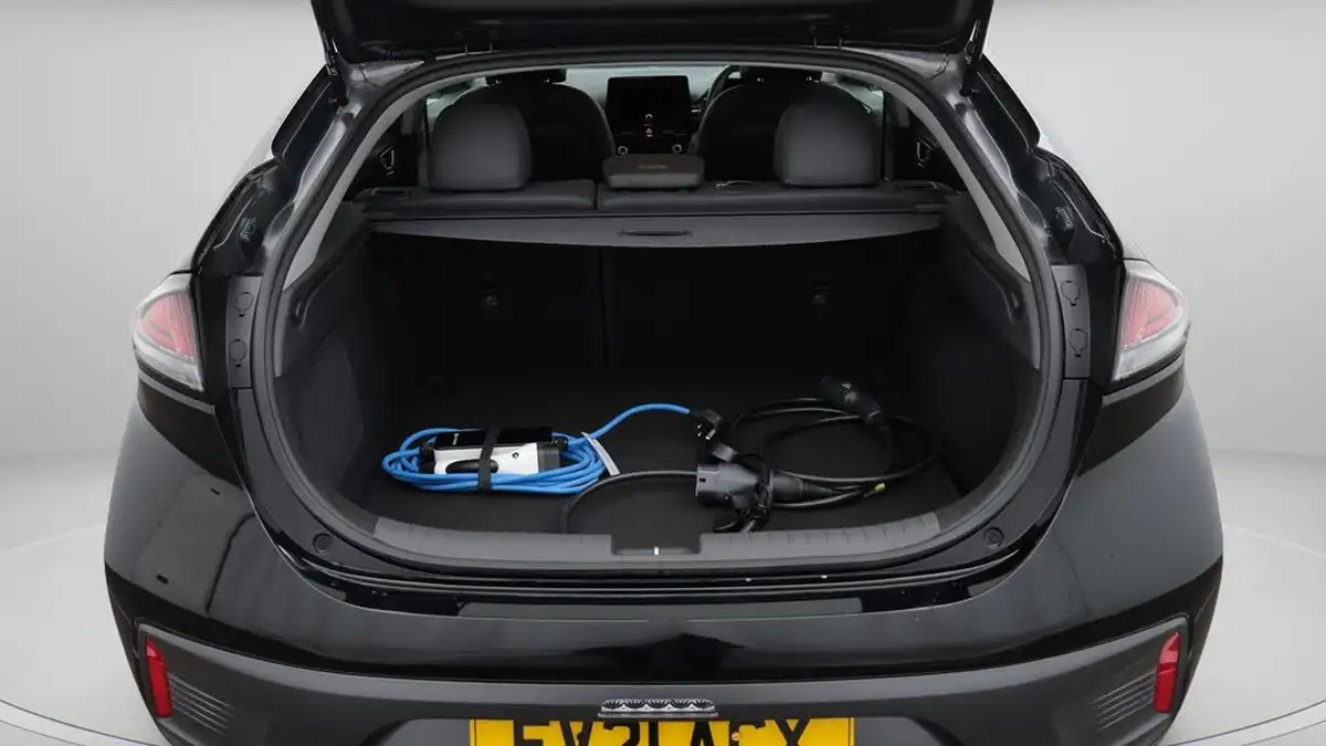 2021-hyundai-ioniq-e-premium-se-electric-100kw-big-17