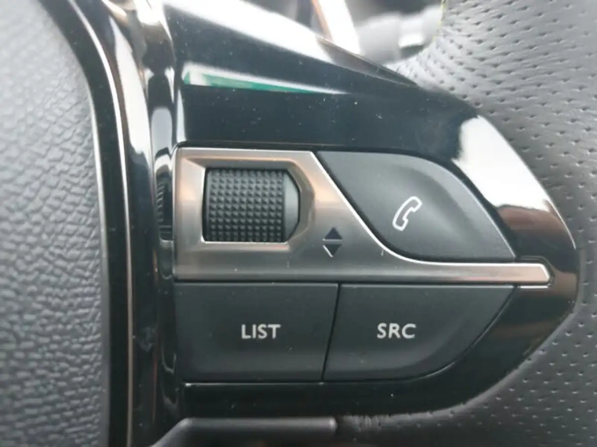 2023-peugeot-2008-suv-big-14
