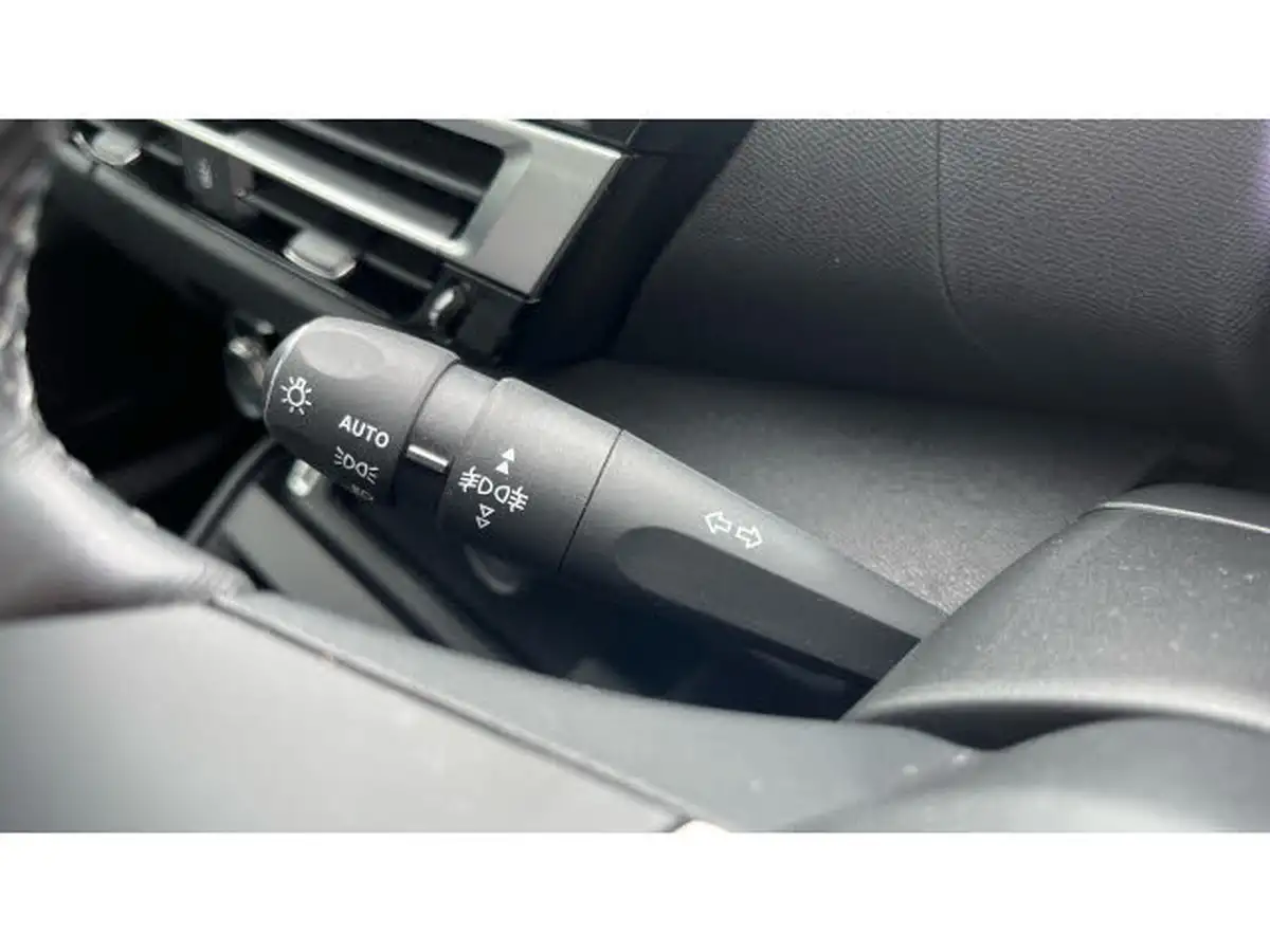 2022-citroen-c4-e-shine-big-26