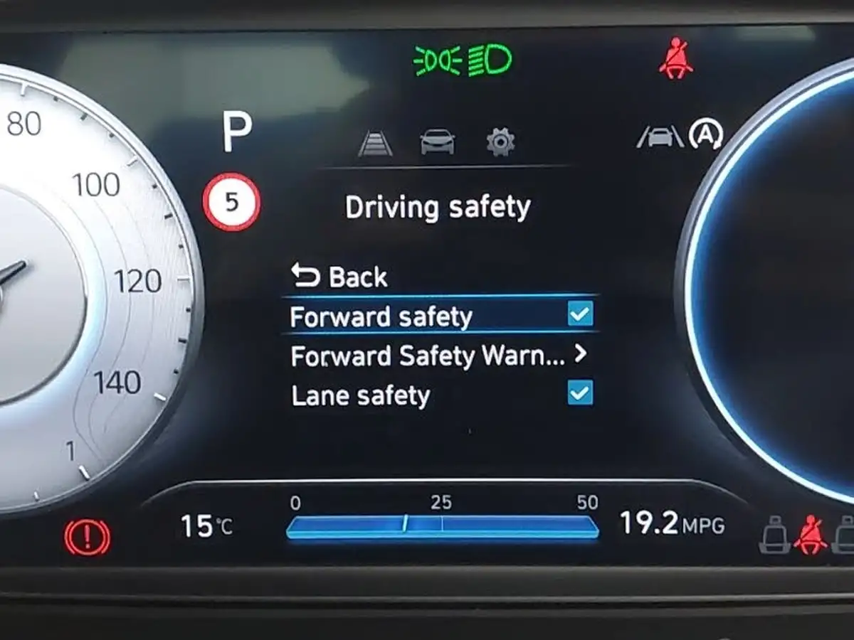 2024-hyundai-i20-10-t-gdi-advance-dct-big-11
