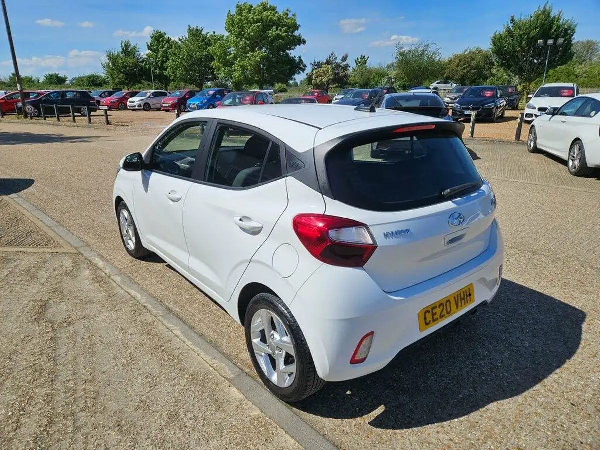 2020-hyundai-i10-10-se-connect-big-15
