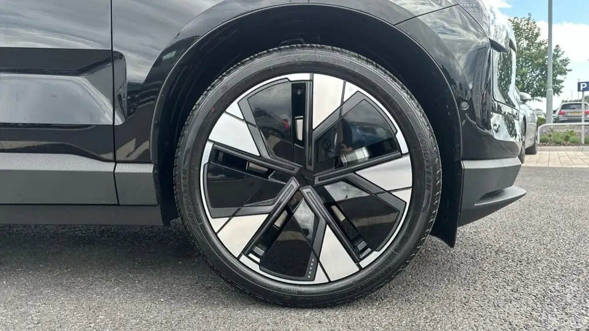 2025-volvo-ex30-e-single-motor-ultra-big-8