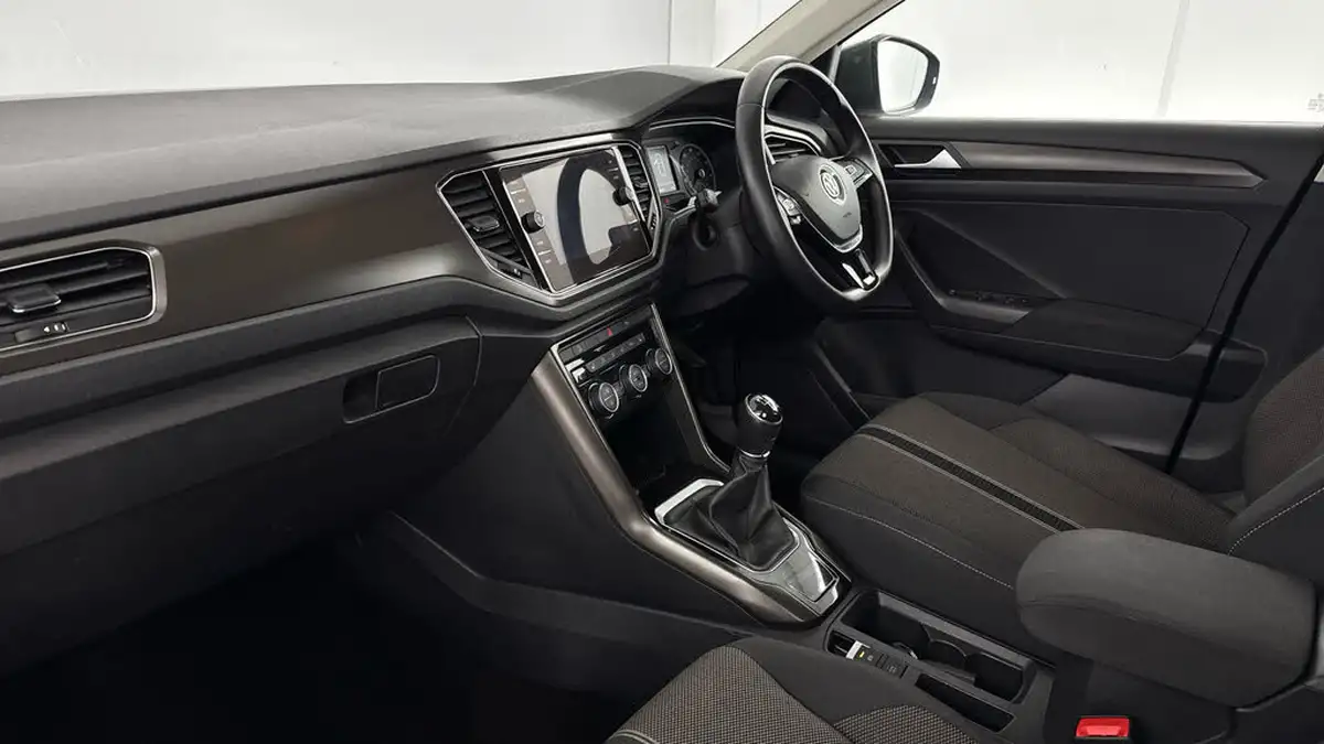 2019-volkswagen-t-roc-15-tsi-se-big-8