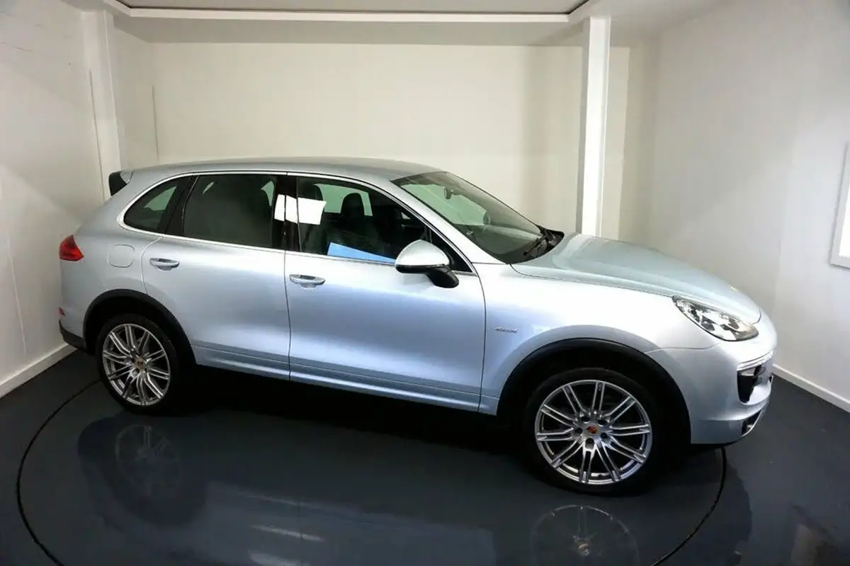 2014-porsche-cayenne-30td-big-12