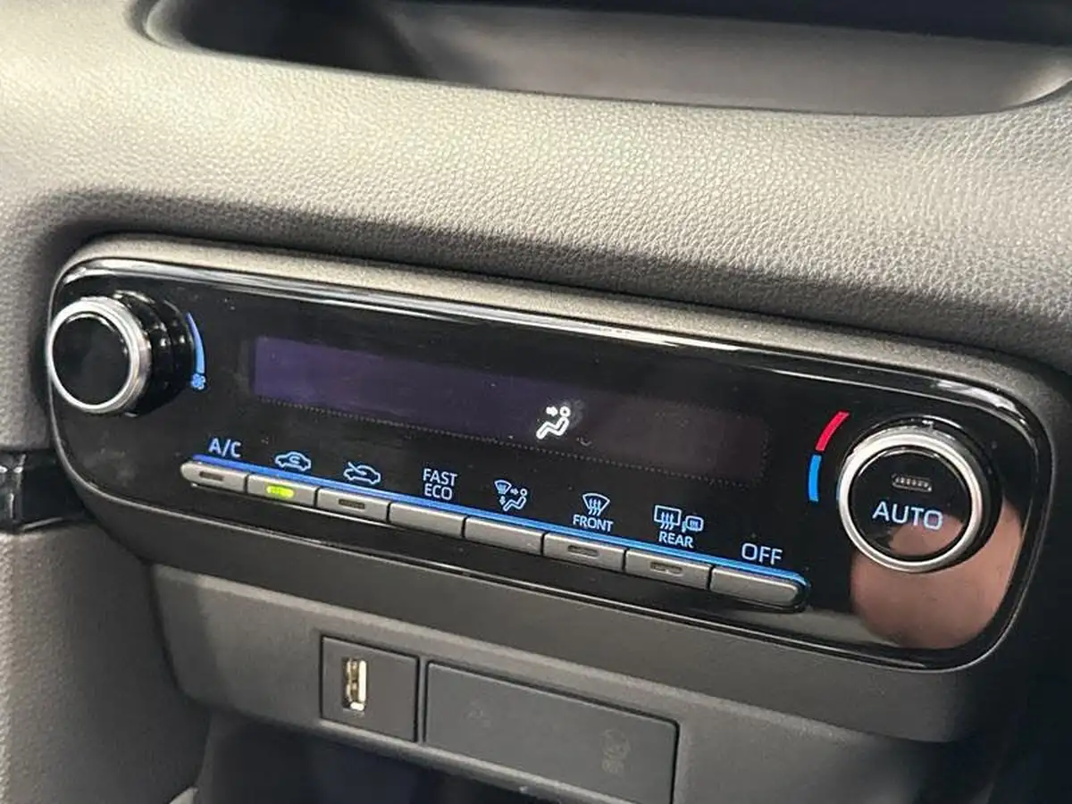 2021-toyota-yaris-15-vvt-i-icon-114bhp-hybrid-1490cc-e-cvt-big-25