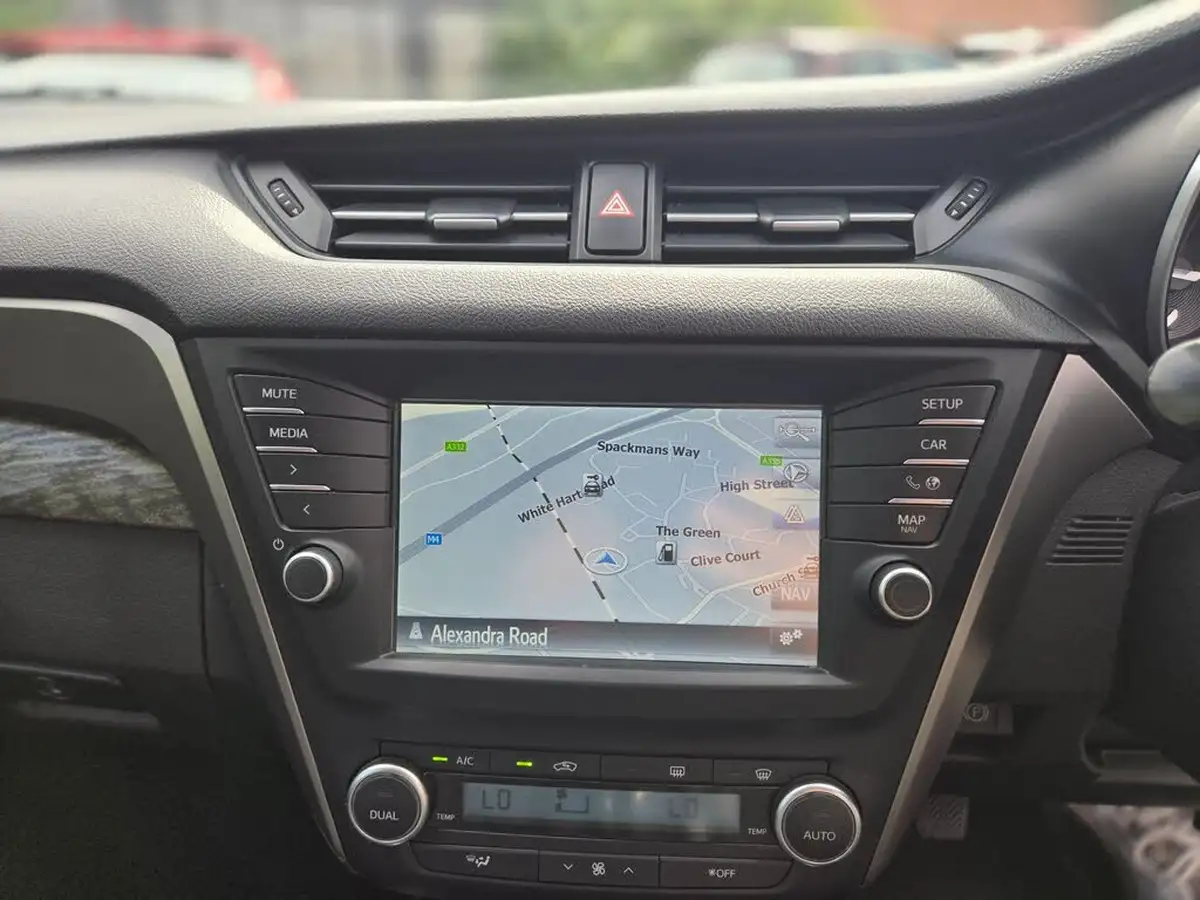 2016-toyota-avensis-20d-4d-excel-saloon-4d-big-12