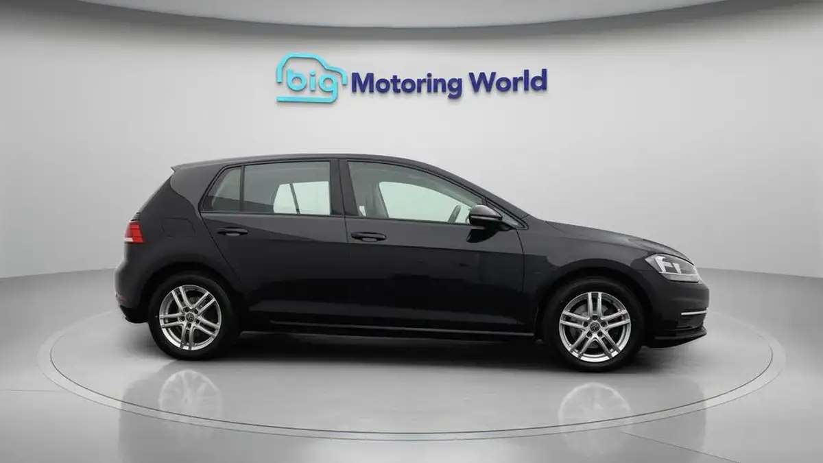 2017-volkswagen-golf-14-tsi-se-nav-ss-hatchback-5d-big-8