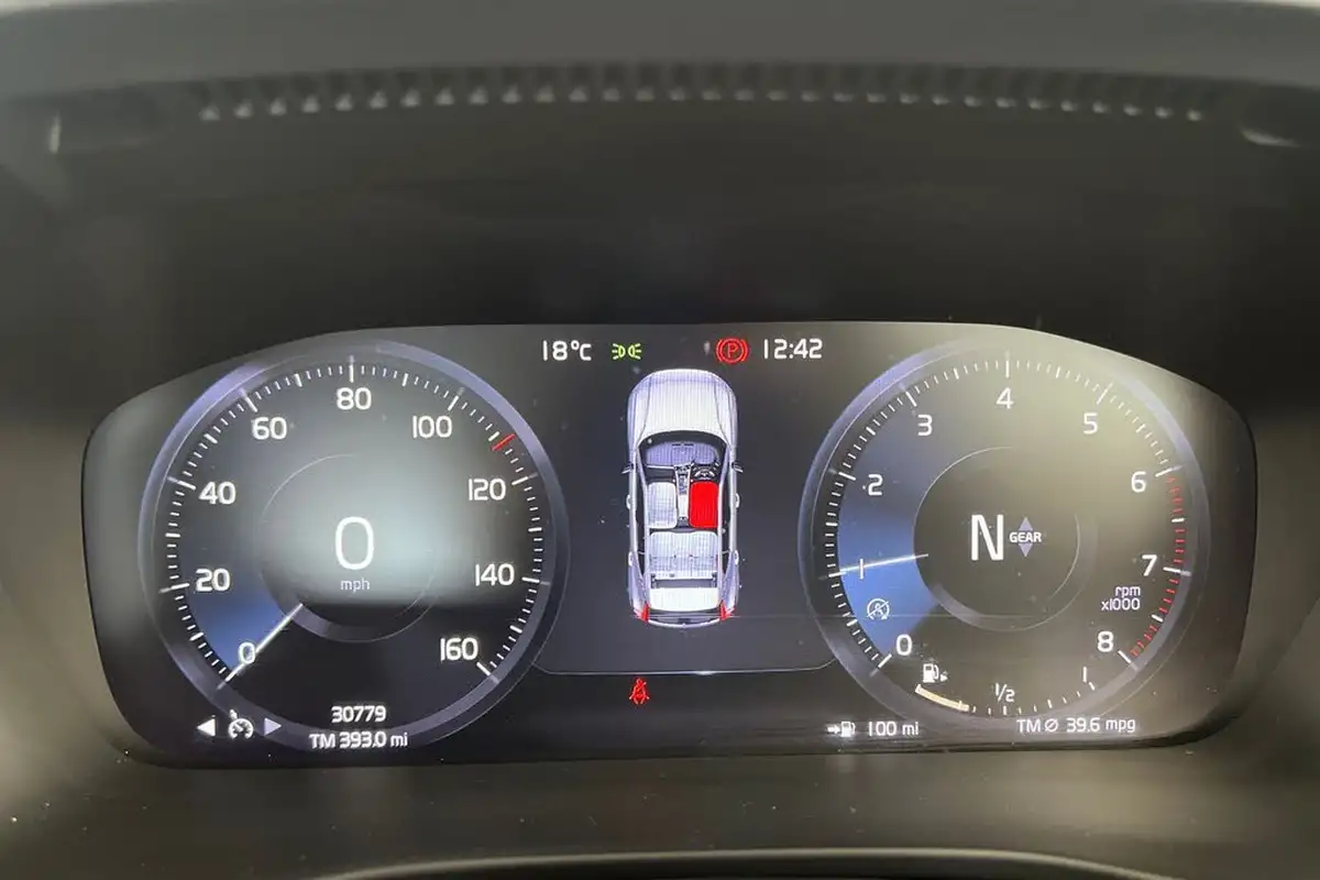 2021-volvo-xc40-15-t3-momentum-161bhp-big-6
