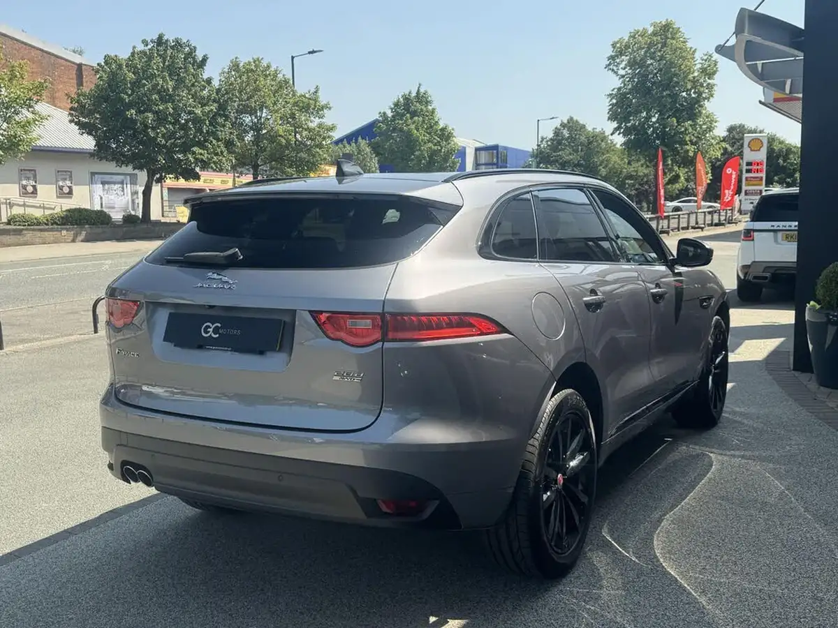 2020-jaguar-f-pace-20-i4d-chequered-flag-180ps-big-7