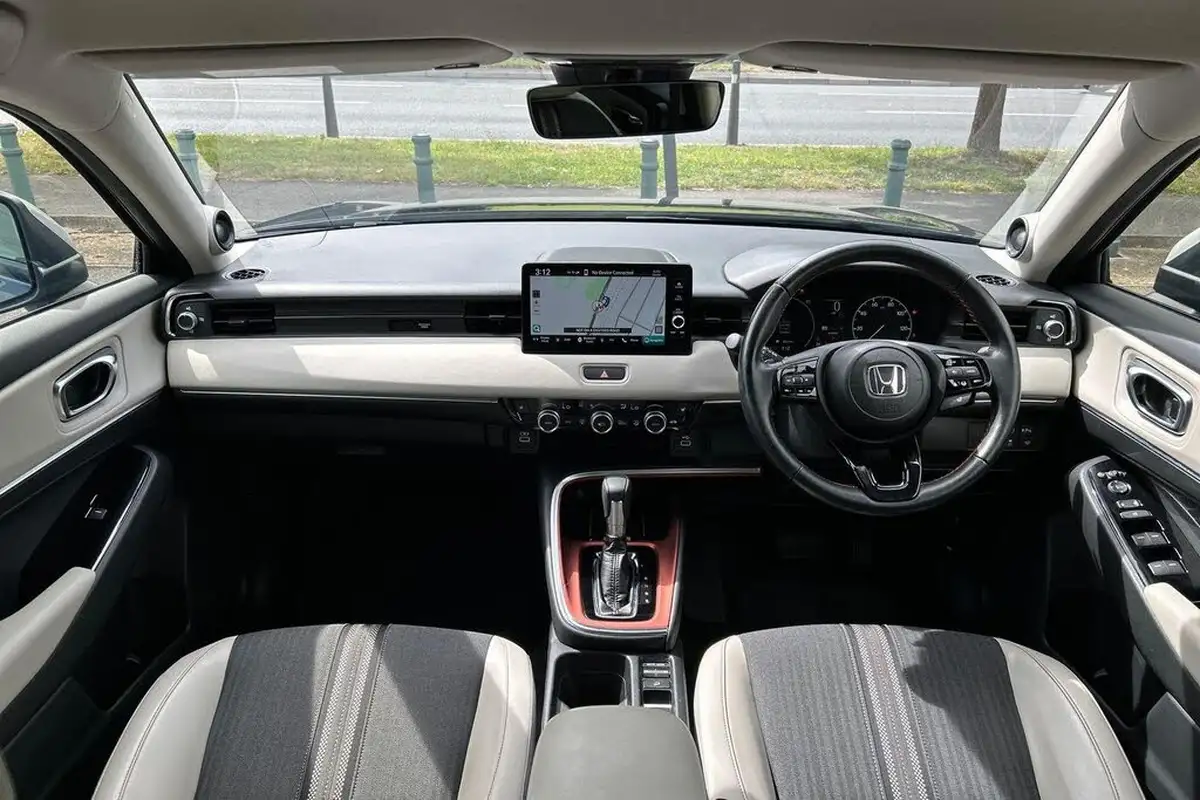 2022-honda-hr-v-15-i-mmd-advance-style-big-2