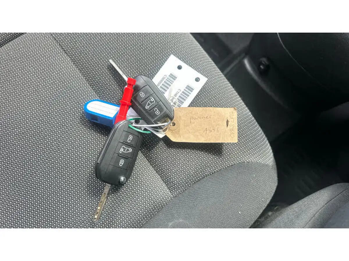 2019-peugeot-partner-16bluehdi-950-professional-big-19