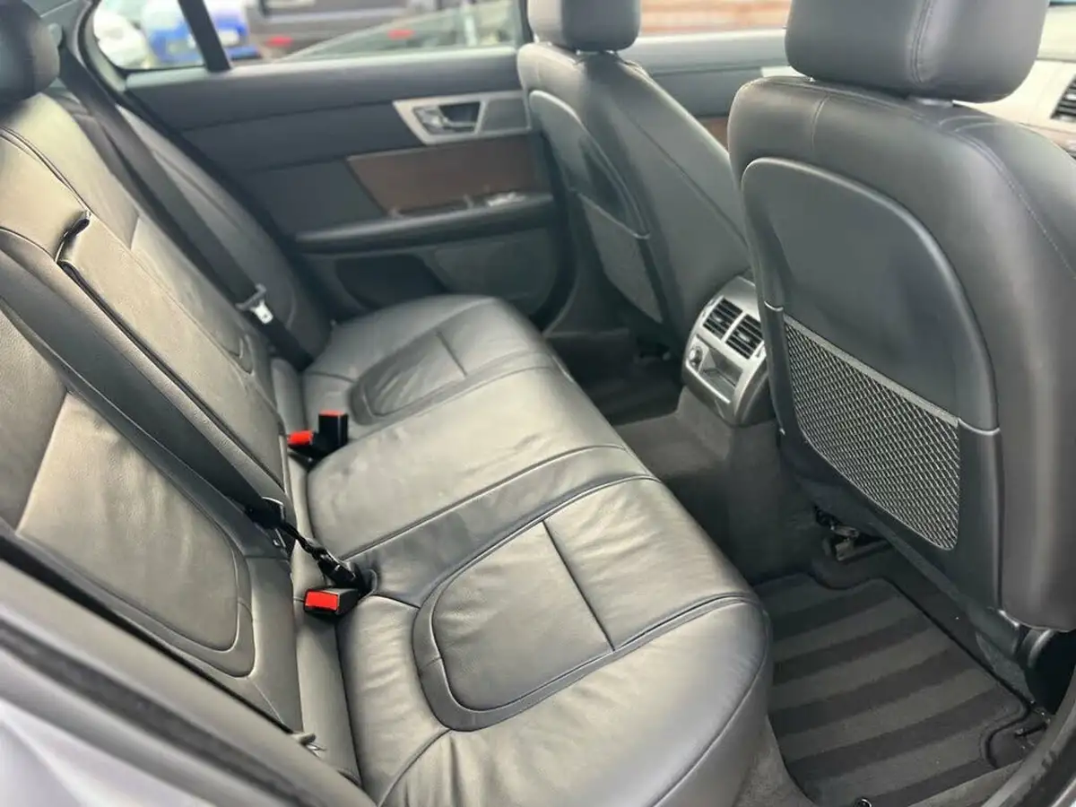 2015-jaguar-xf-22td-luxury-200ps-saloon-4d-big-32