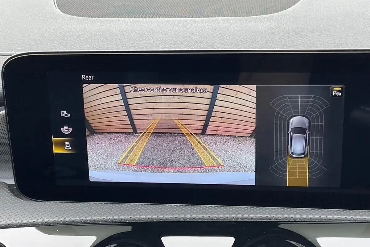 2021-mercedes-benz-a-class-13-a200-exclusive-edition-7g-dct-big-4
