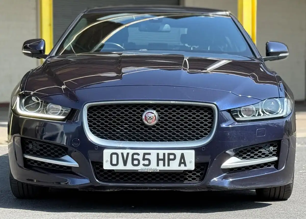 2015-jaguar-xe-20td-r-sport-163ps-auto-big-16