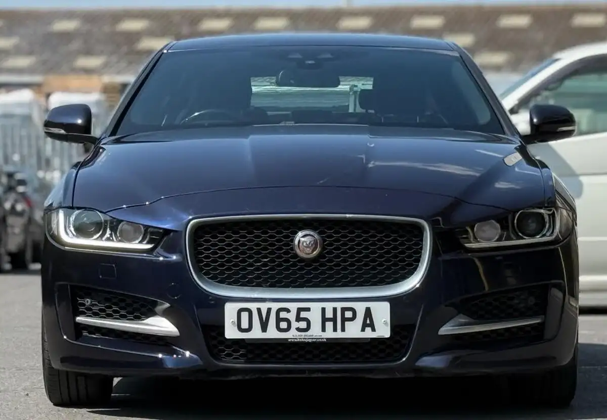 2015-jaguar-xe-20td-r-sport-163ps-auto-big-12