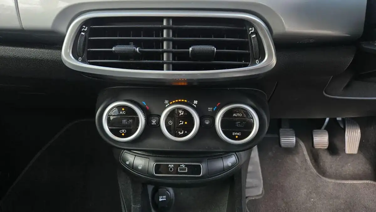 2017-fiat-500x-16-e-torq-lounge-big-27