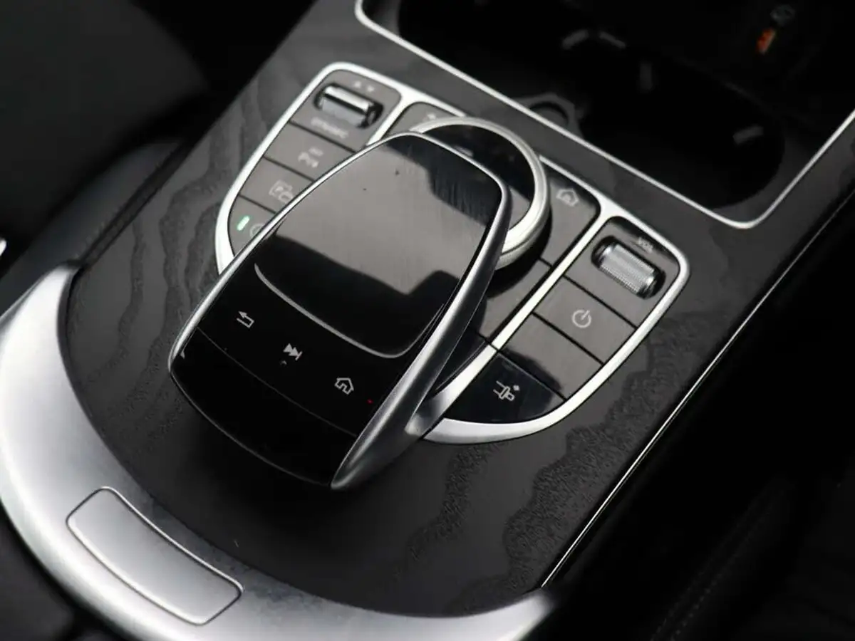 2019-mercedes-benz-c-class-20-c300-amg-line-premium-coupe-2d-big-31