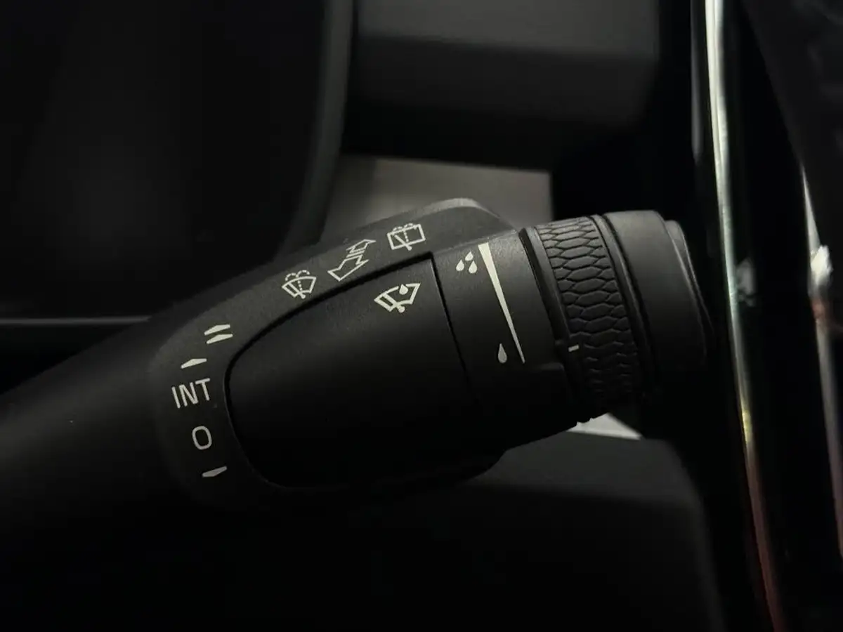 2021-volvo-xc40-15-t3-momentum-161bhp-big-26