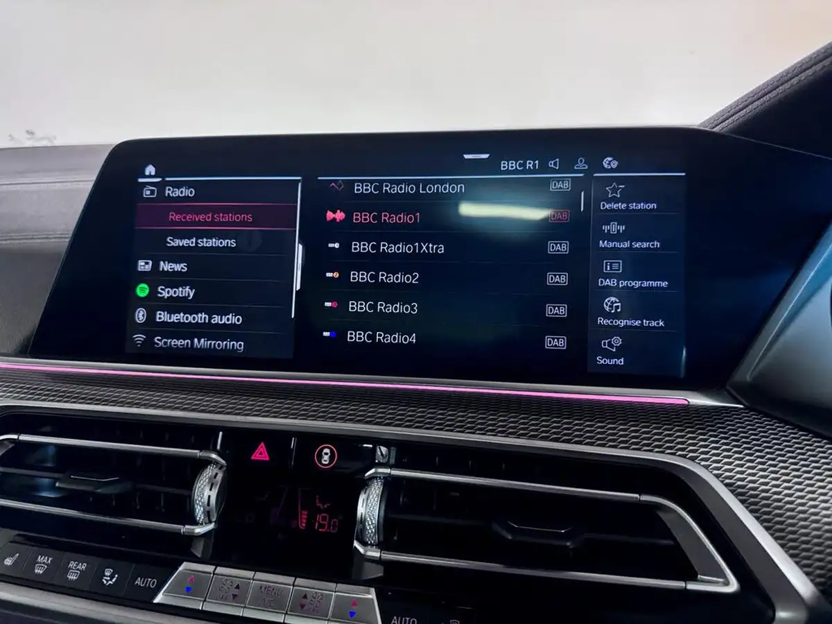 2021-bmw-x5-44-m50i-big-45