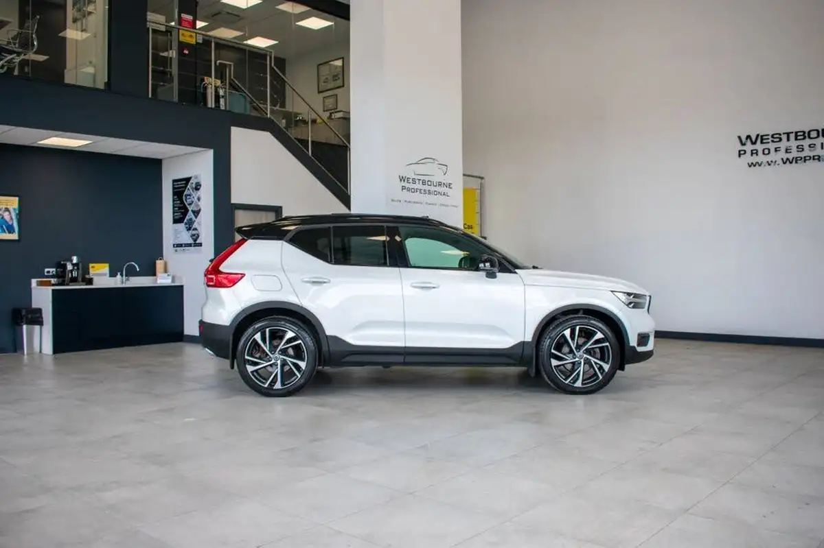 2018-volvo-xc40-20-t5-first-edition-big-2