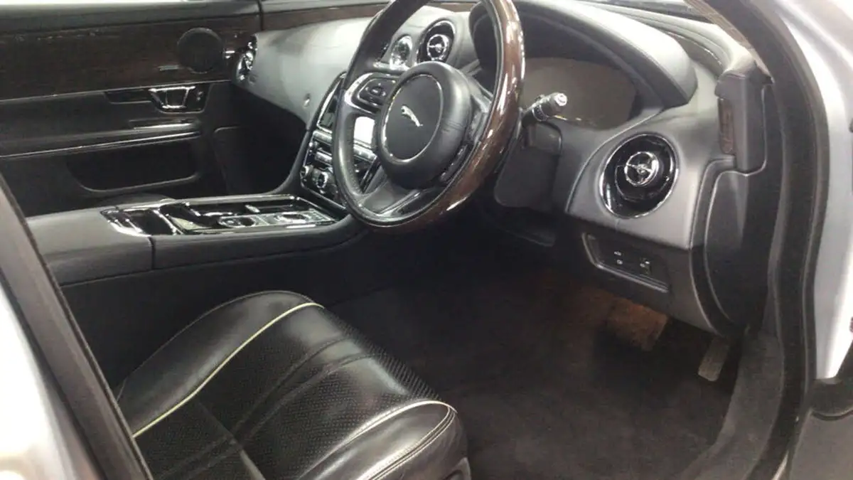 2015-jaguar-xj-series-30td-xj-premium-luxury-swb-auto-big-6