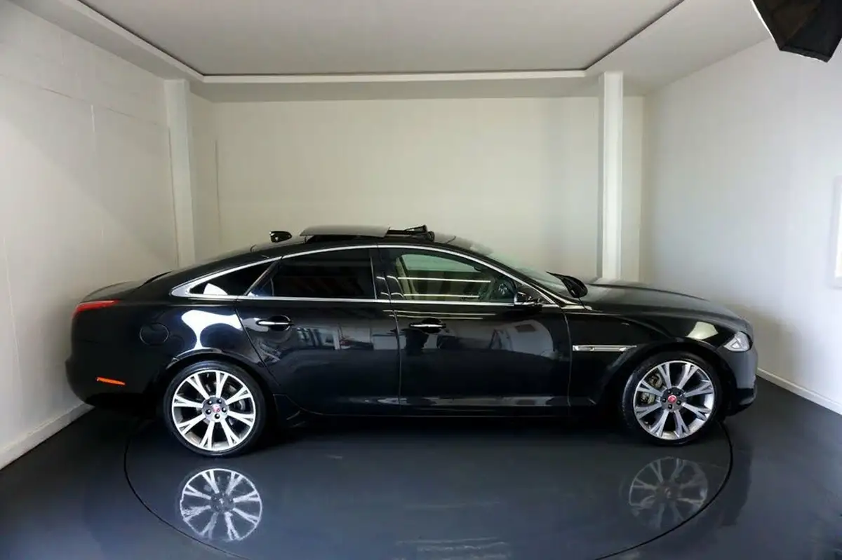 2018-jaguar-xj-series-30td-xj-premium-luxury-30tdv6-swb-big-11
