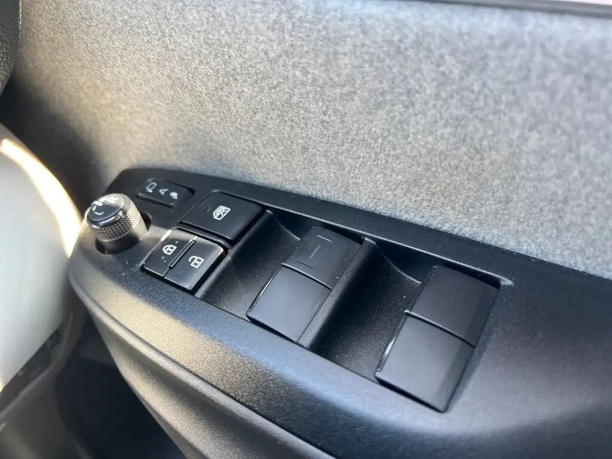 2021-toyota-yaris-15-vvt-i-excel-big-17