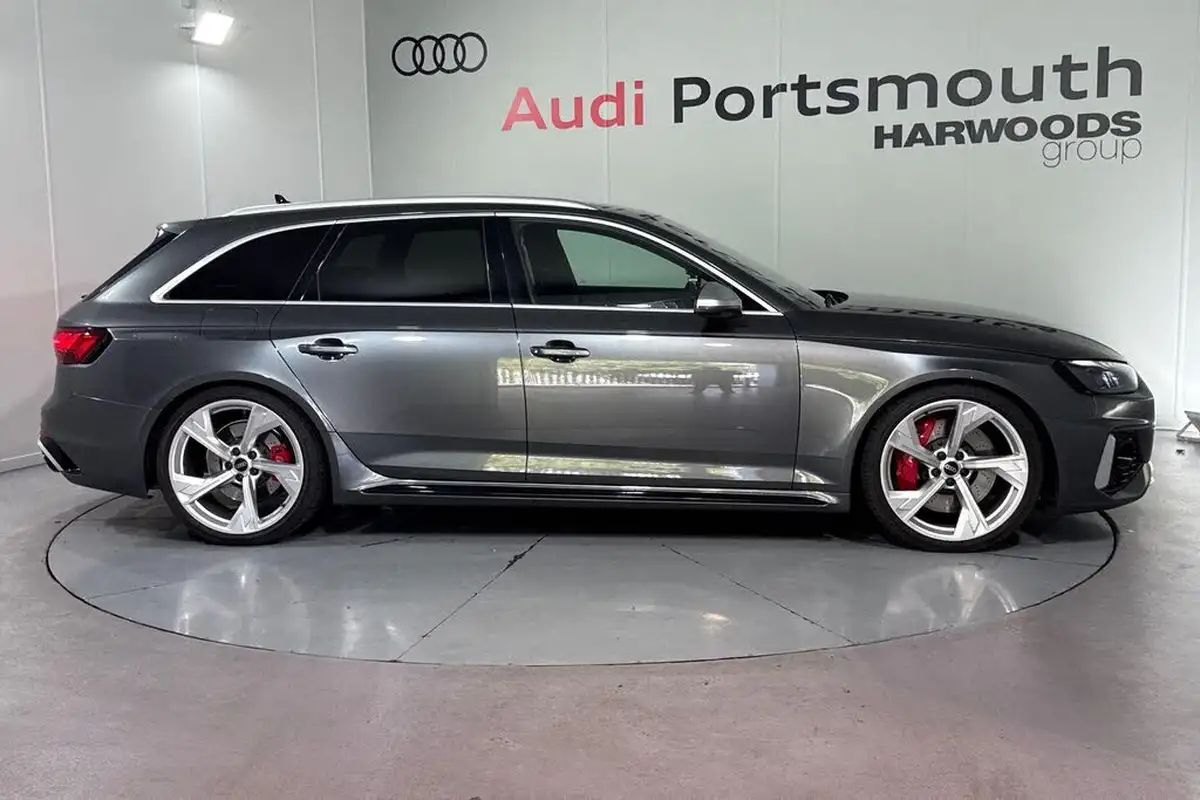 2022-audi-rs4-avant-29-tfsi-big-1