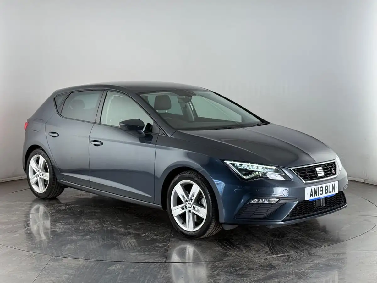 2019-seat-leon-20-tsi-fr-hatchback-big-0