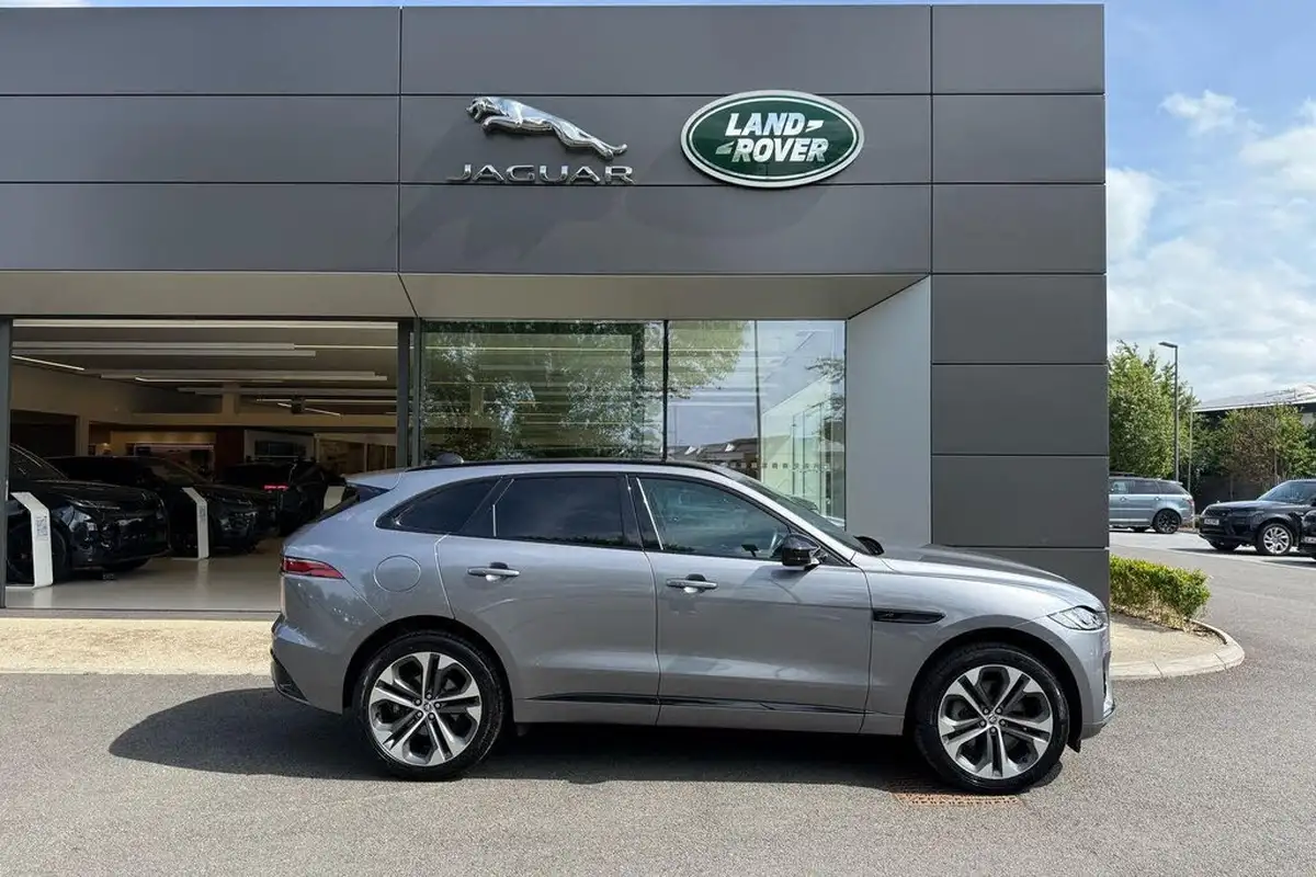 2023-jaguar-f-pace-30-d300-r-dynamic-hse-black-big-1