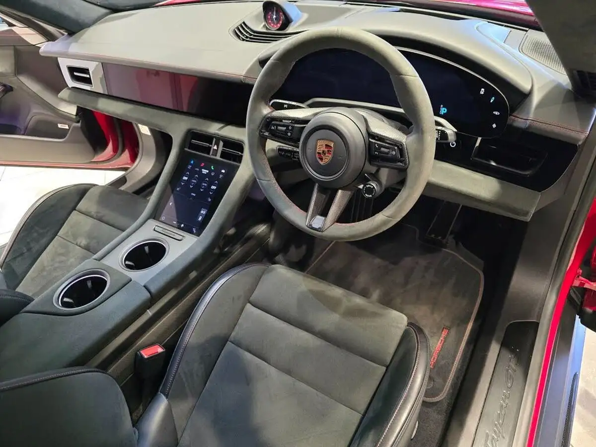 2022-porsche-taycan-e-gts-big-5