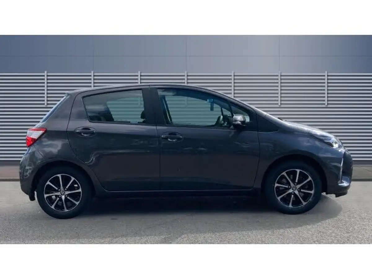 2019-toyota-yaris-15-vvt-i-icon-tech-111bhp-1496cc-big-4