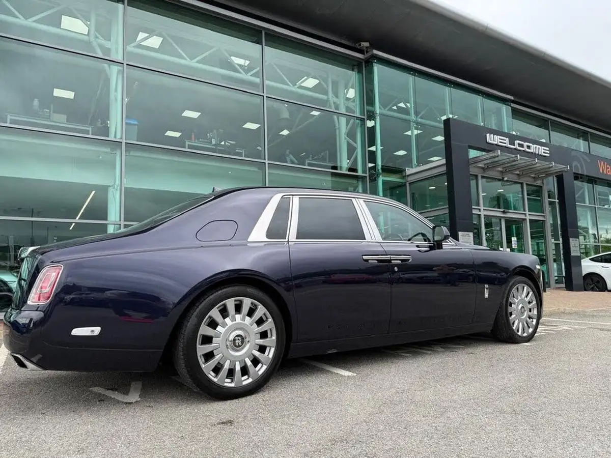2018-rolls-royce-phantom-67-big-30