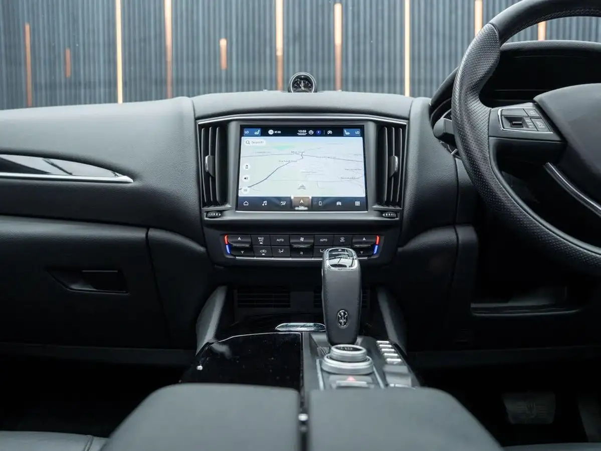 2022-maserati-levante-20-gt-big-40