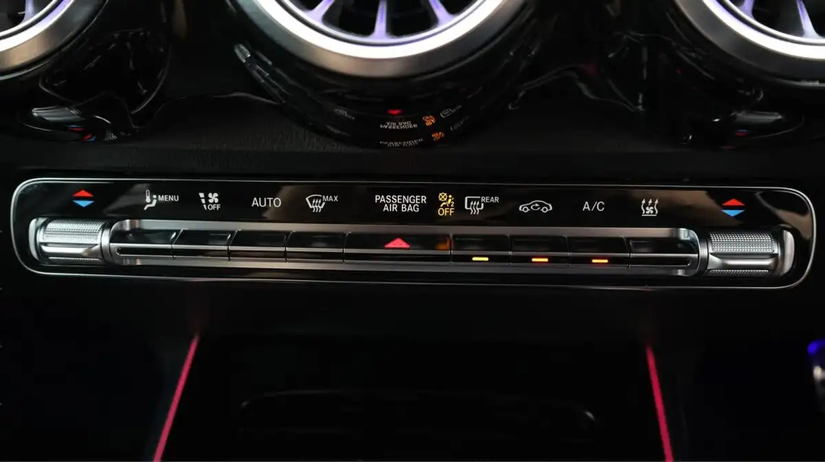 2023-mercedes-benz-eqb-e-300-amg-line-big-12