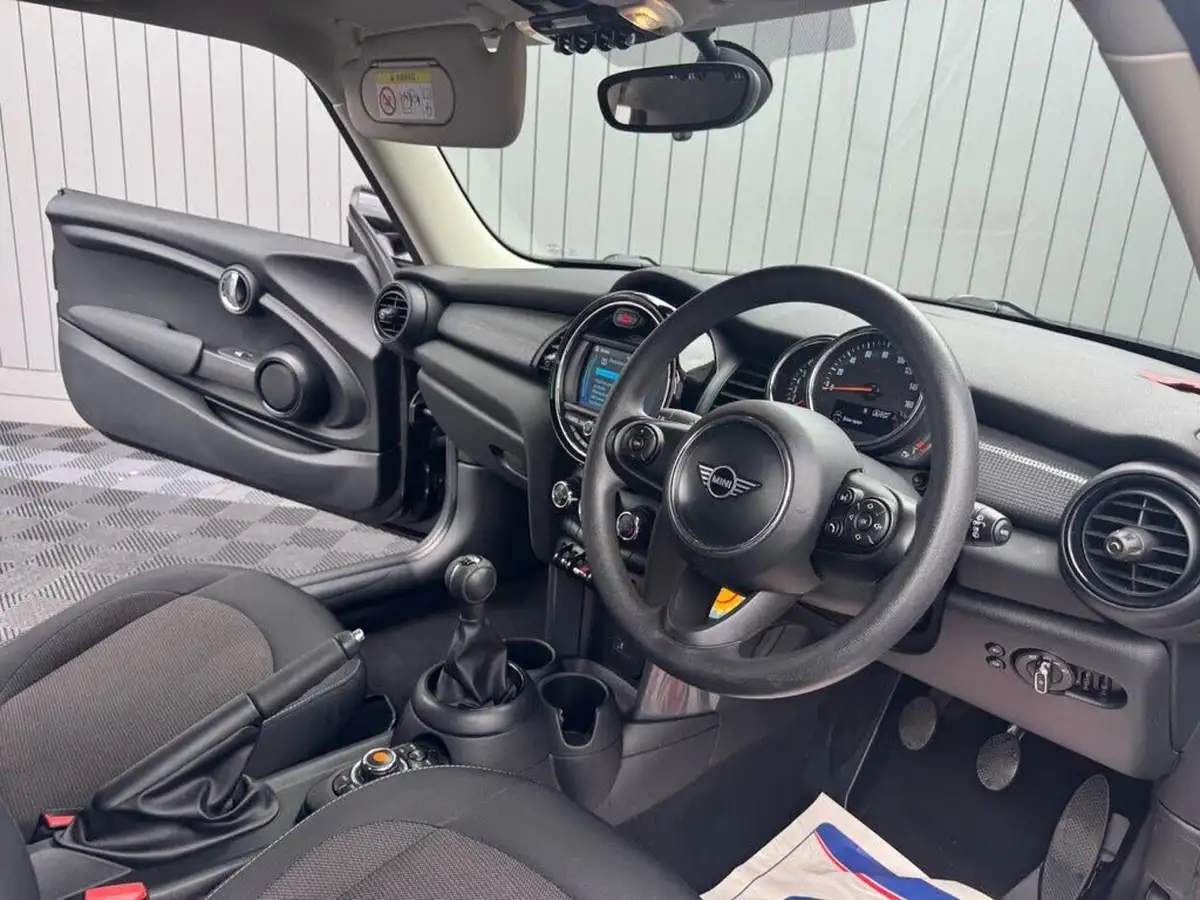 2018-mini-cooper-15-cooper-classic-ss-hatchback-3d-big-23